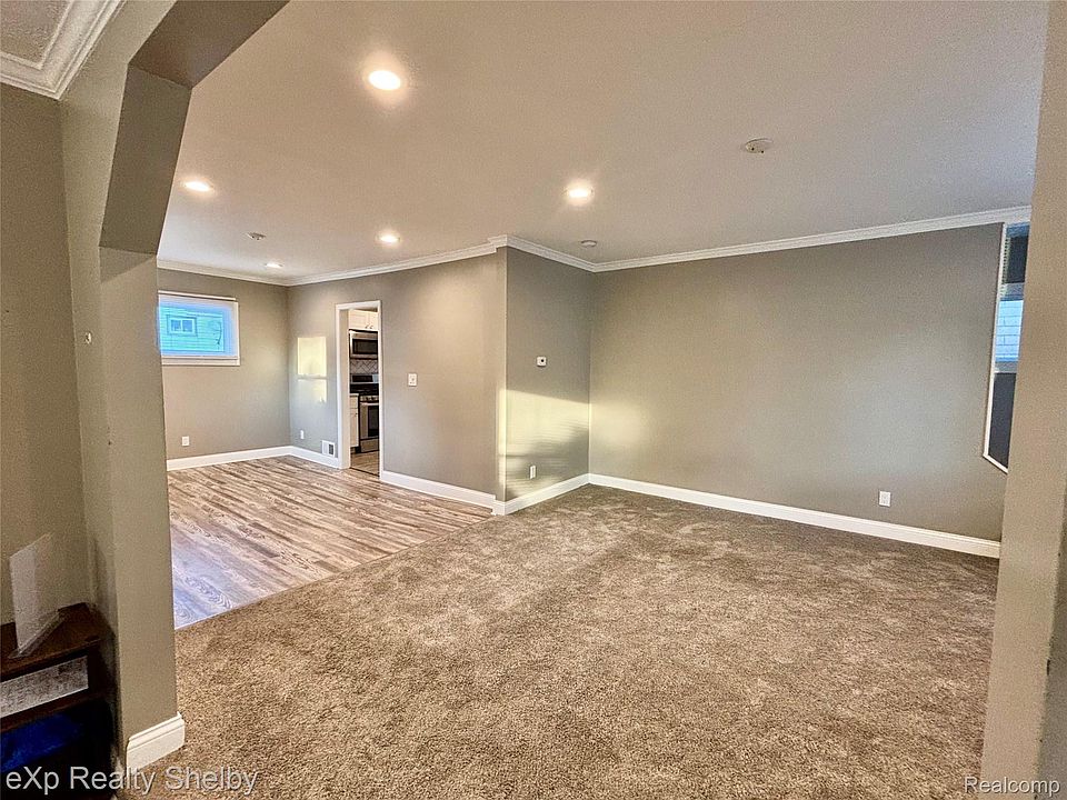 385 S Marshall St, photo 4