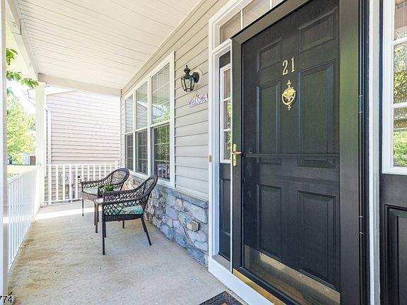 2nd image of 21 Stirrup Ln