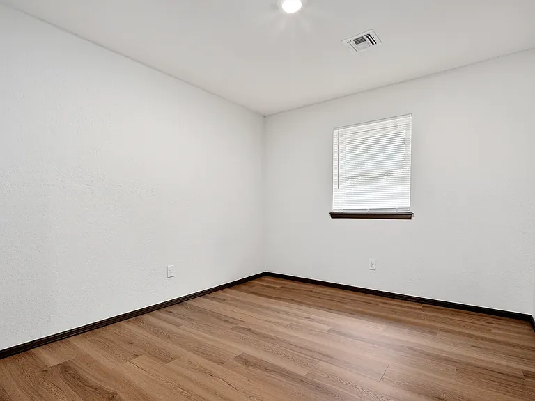 742 W Juniper Dr — Photo 8