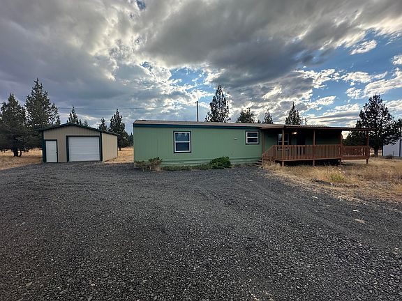 2nd image of 4135 SE Tillamook Loop