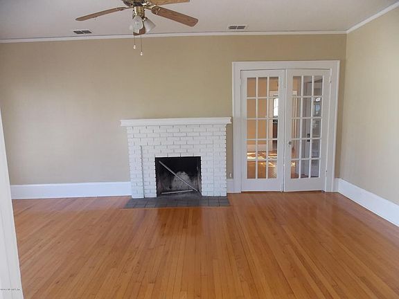 4th image of 2572 Forbes St