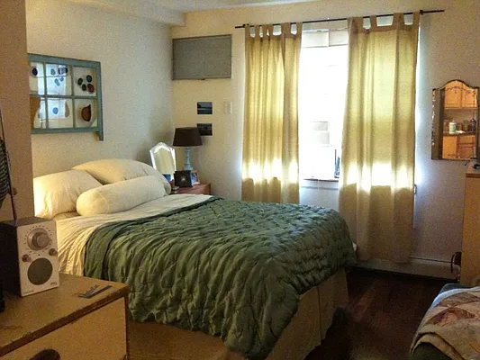 Rented by Cezanne Outlet LLC | media 25