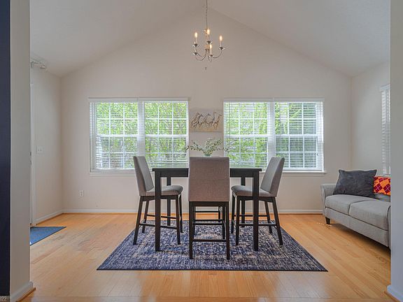 5th image of 338 Courtney Cir