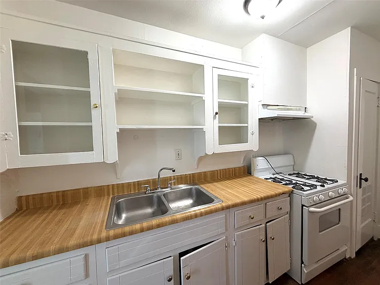 1125 Usener St — Photo 10