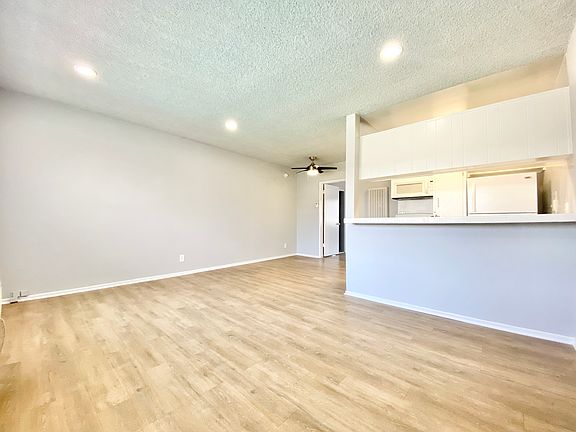 2nd image of 12309 Burbank Blvd APT 3