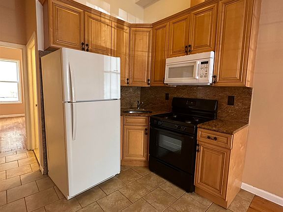 3rd image of 349 Summit Ave APT 1R