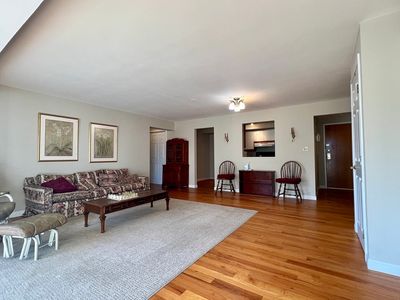 1 Commodore Ct APT 104, Hull, MA, 02045