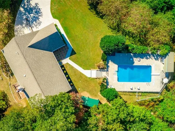 263 Tanglewood Trl, Trenton, GA 30752