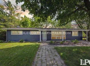 804 Village Trail Rd, Maumee, OH 43537