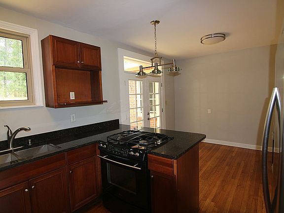 3rd image of 1001 Hays St