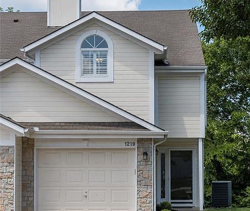 2nd image of 1219 NW Hidden Ridge Cir