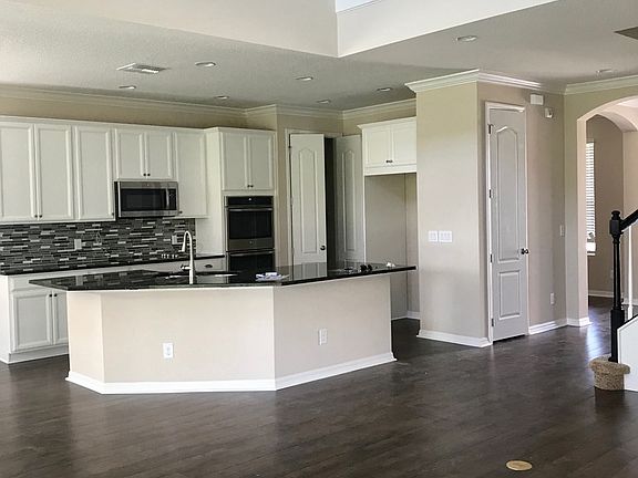4th image of 407 Rocky Grove Ln