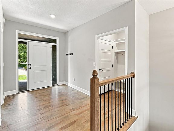 5th image of 804 Merion St