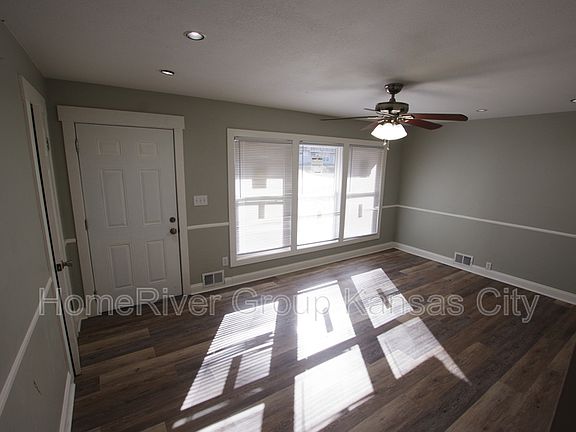 5th image of 11218 Palmer Ave