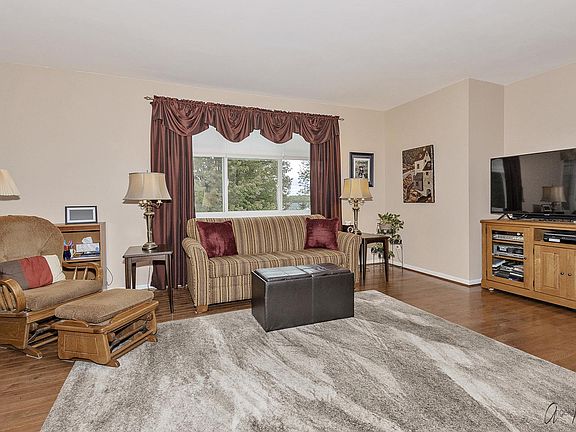 5th image of 1715 Redwood Ln