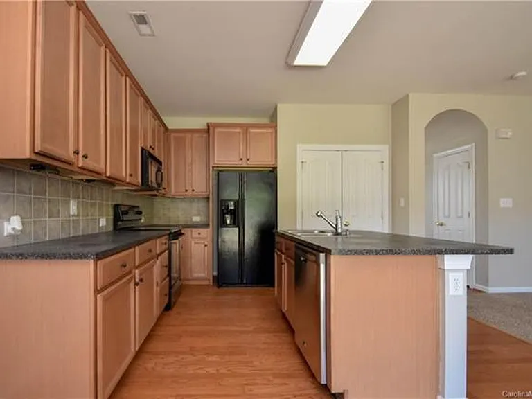 16022 Prescott Hill Ave — Photo 7