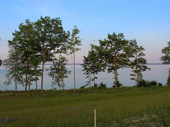 4th image of 15692 Shoreline Ct