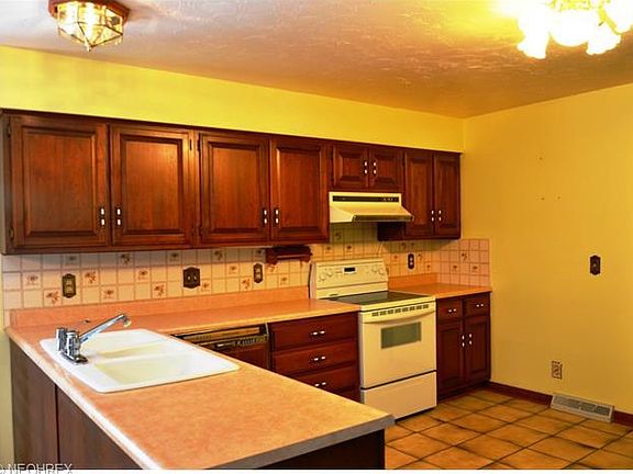 3rd image of 624 Davidson Dr