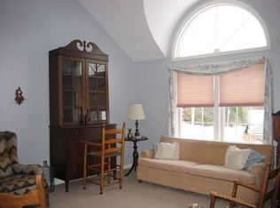 401 Elk Run Rd, Hudson, NH 03051