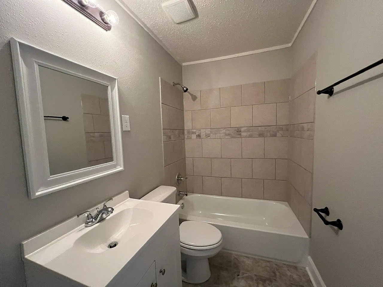 1846 Farrington St — Photo 2