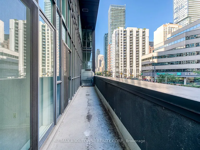 770 Bay St #202 — Photo 30