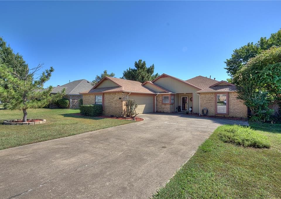 1st image of 2225 Oak Bluff Dr