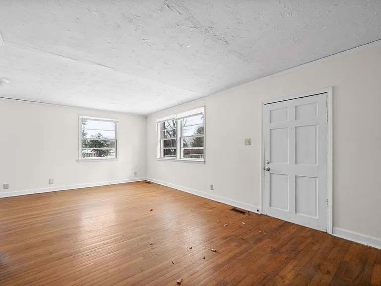 3 Garth Dr — Photo 8