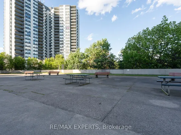 10 Martha Eaton Way #803, Toronto, ON M6M 5B3