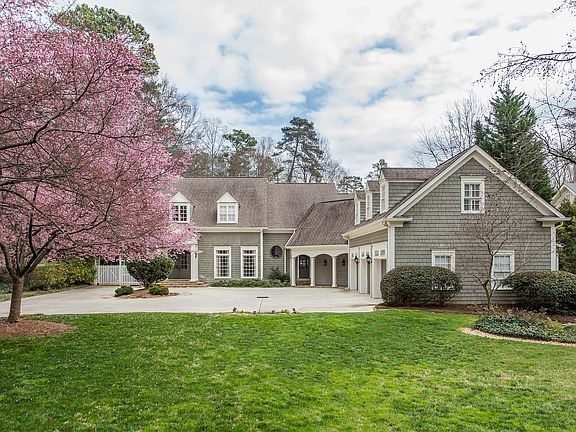 2nd image of 4431 E Brookhaven Dr NE