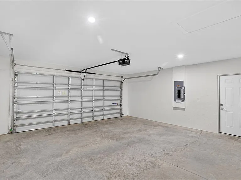 375 Denver Dr — Photo 27