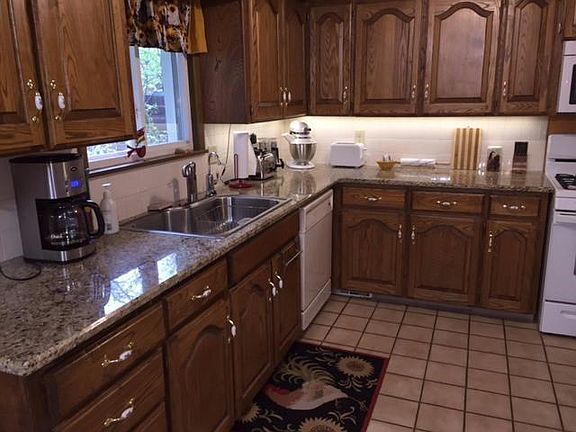 3rd image of 1720 N Cain Ave