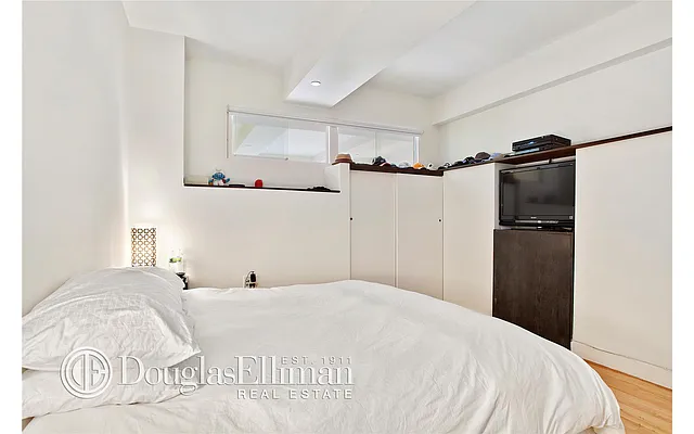 Sold by Douglas Elliman | media 18