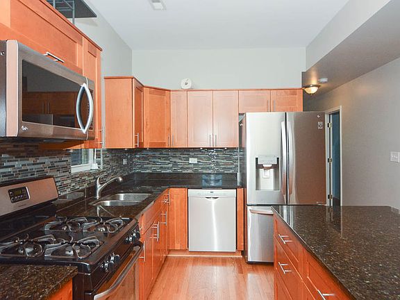 3rd image of 3449 N Hamlin Ave #2