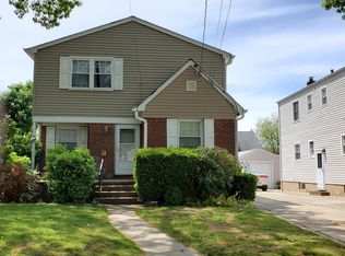 29 Arthur Ave, Lynbrook, NY 11563