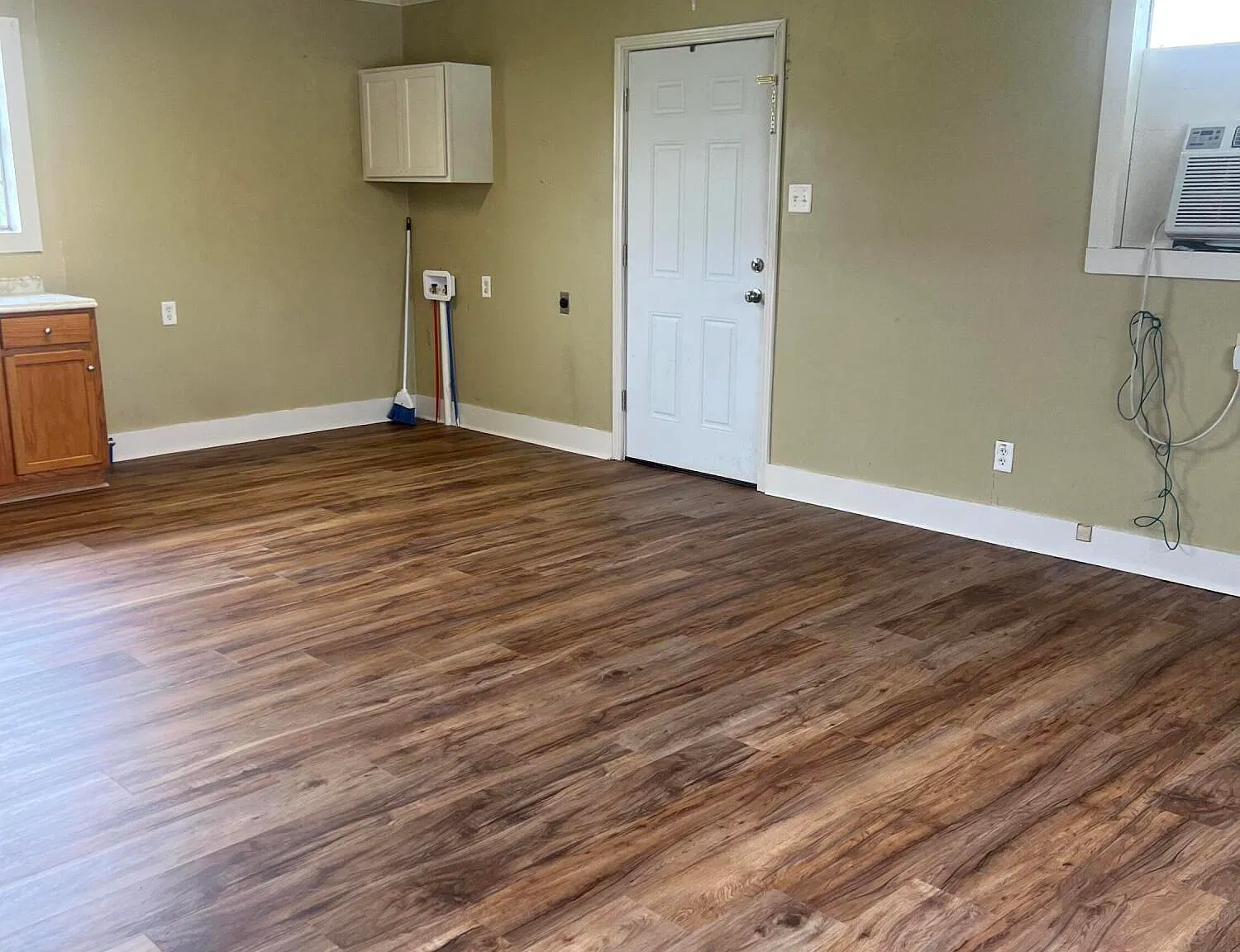3 bed, 880 sqft, $950 — Photo 4