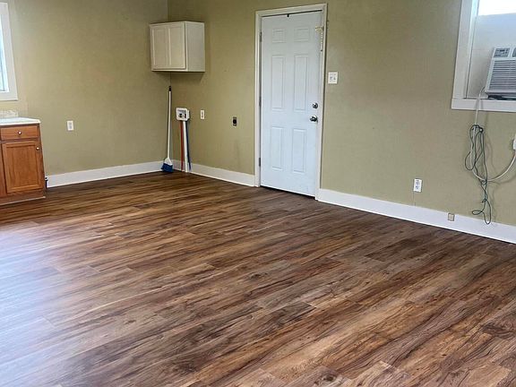 4th image of 866 Mouton Rd #4