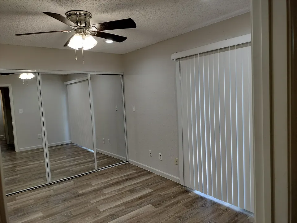 608 Bellaire Dr