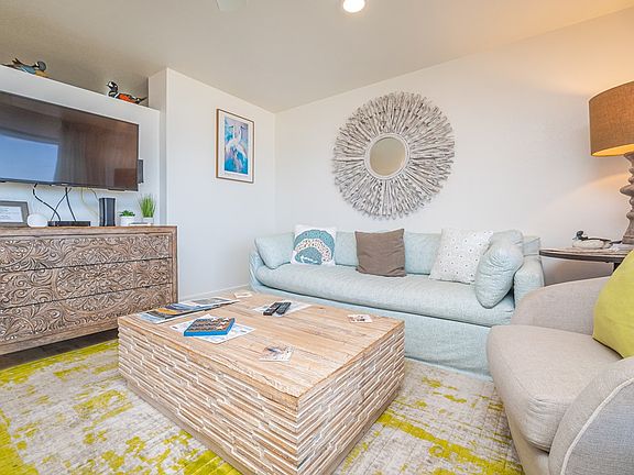 4th image of 1021 S Water St #405/406