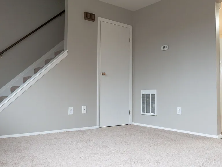 4002-4032 E Shaffer Ave — Photo 14