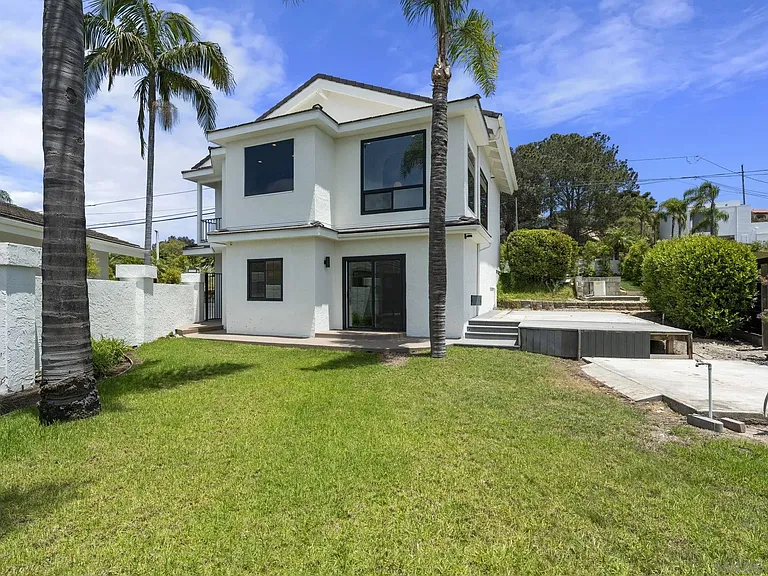 683 Marine View Ave — Photo 34