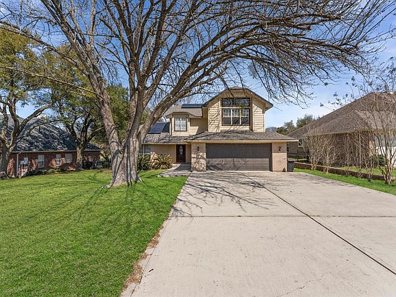 4th image of 228 April Waters Dr W