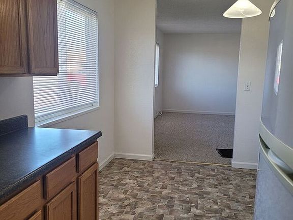 4th image of 470 Bing St