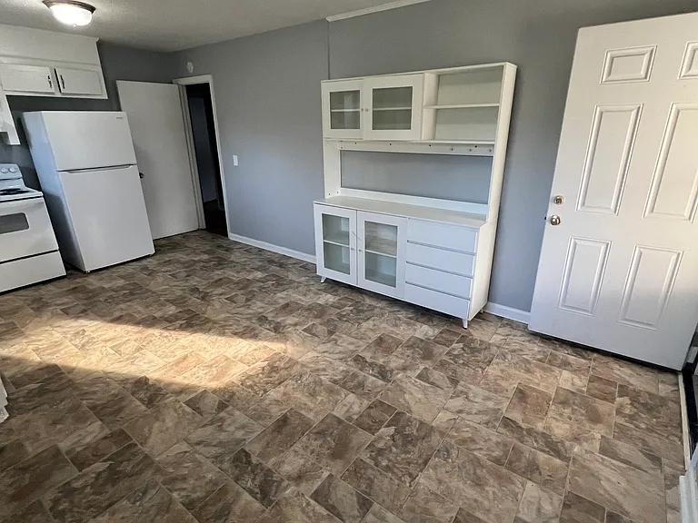 313 Richcreek Rd — Photo 2