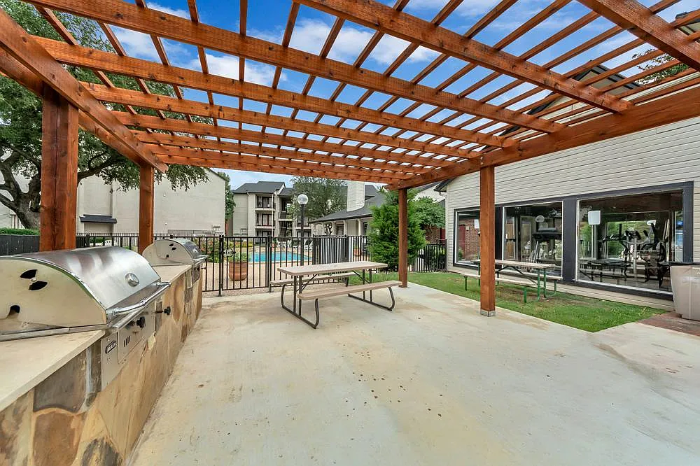 Oak Meadow Apartments — Photo 4