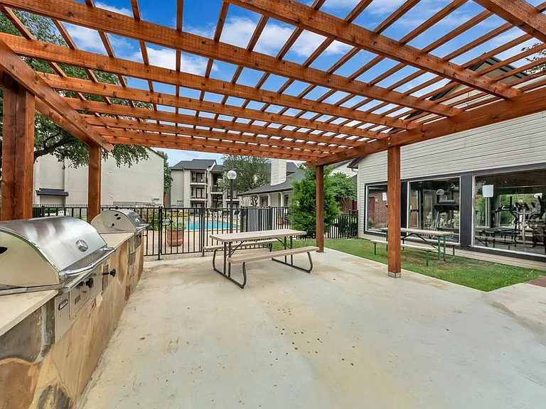 Oak Meadow Apartments — Photo 4