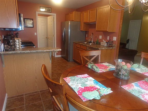 5th image of 26825 Marshall Dr N