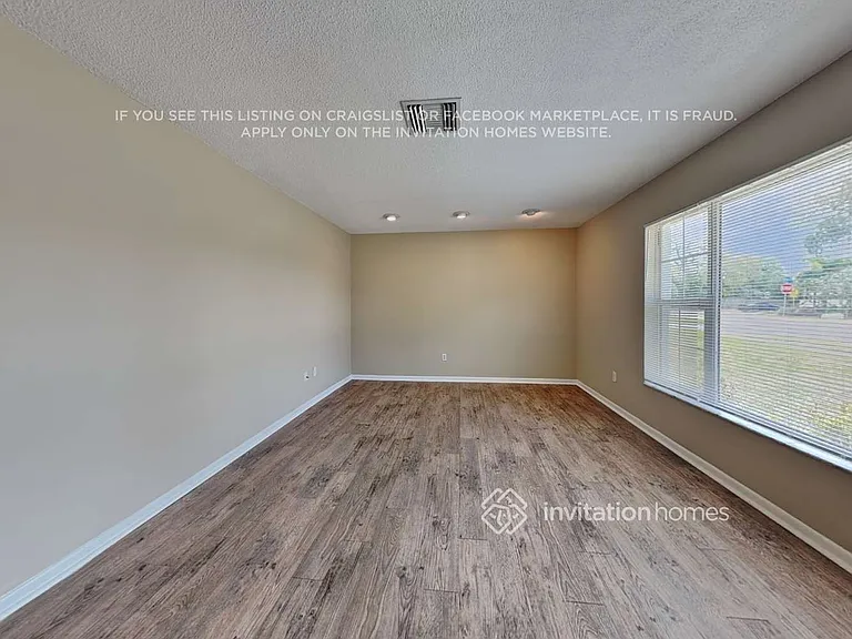 2194 Oak Grove Dr — Photo 3