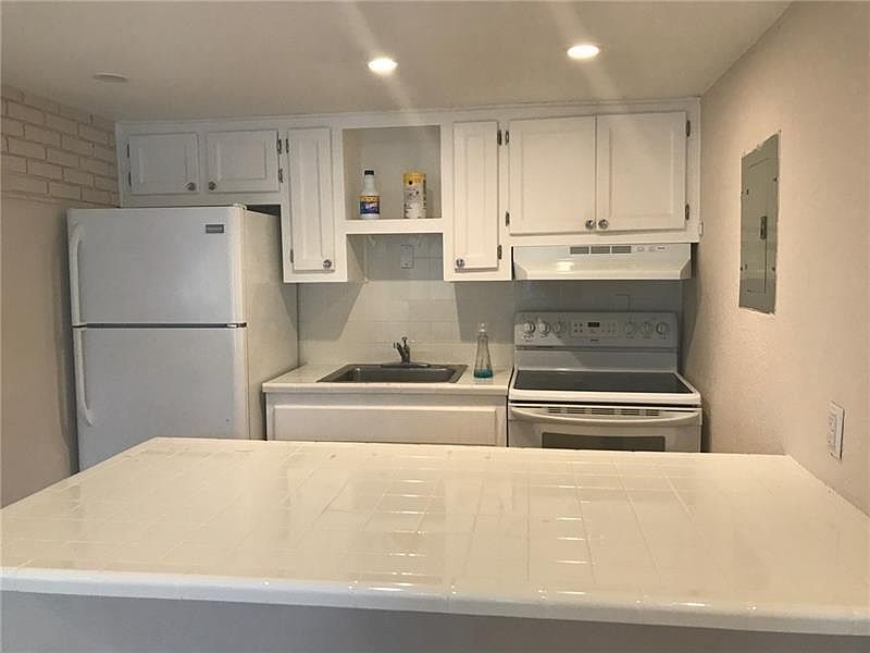 1st image of 700 SE 14th Ct