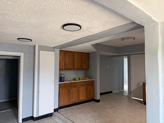 4th image of 375 Allyn St