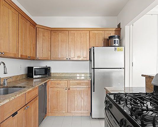 4th image of 1 Tiffany Pl APT 3D